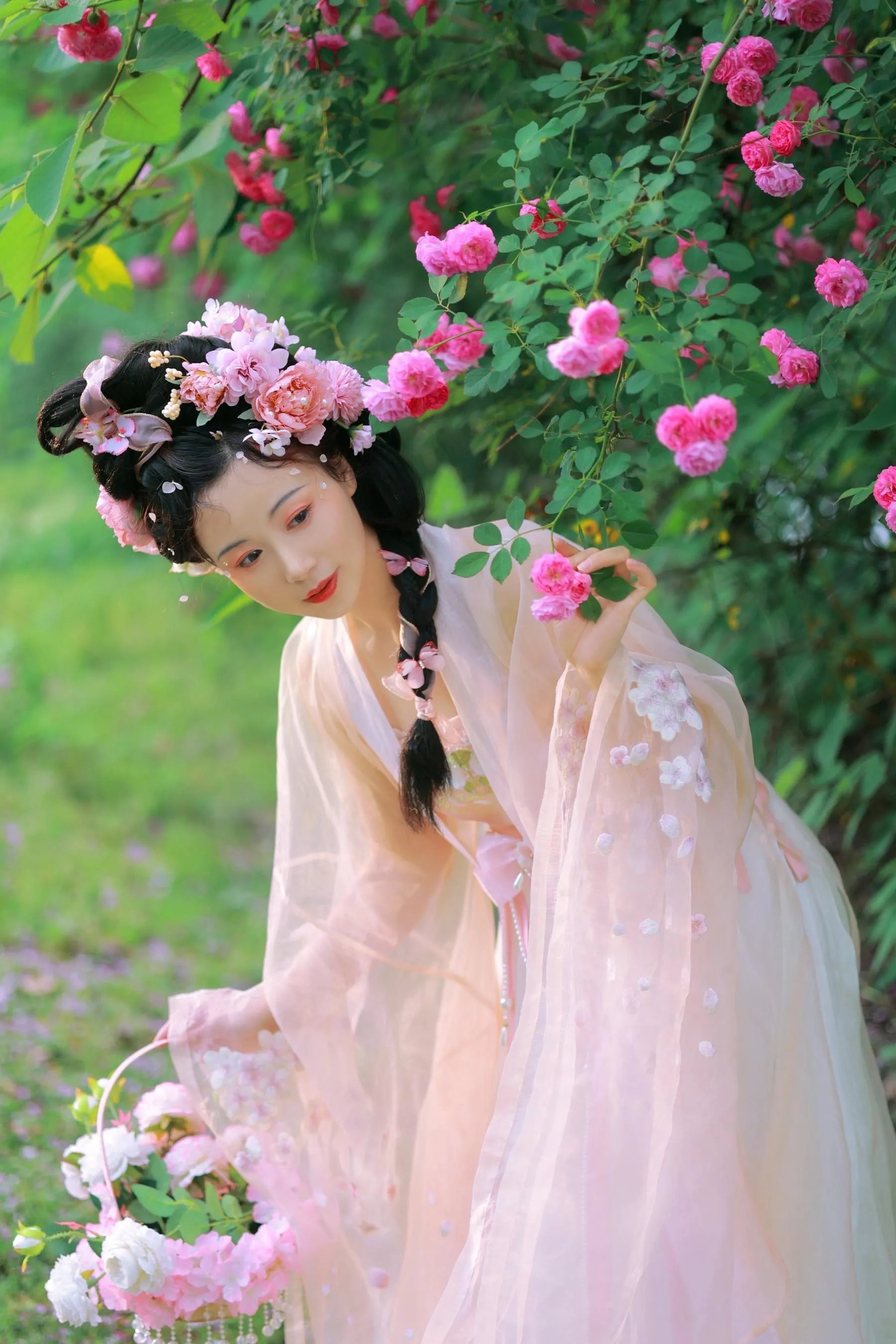 [艺图语] 2022.06.18 蔷薇花神 笑笑 [35P]插图3